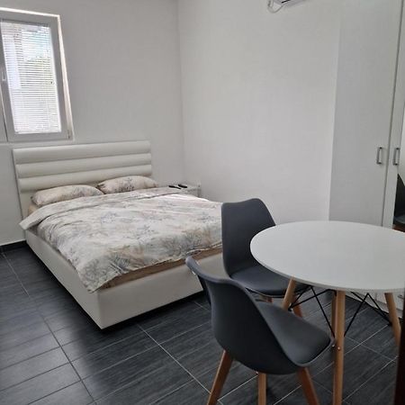 Apartman Tolosi 2 Apartment Podgorica Luaran gambar