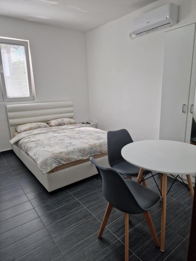 Apartman Tolosi 2 Apartment Podgorica Luaran gambar